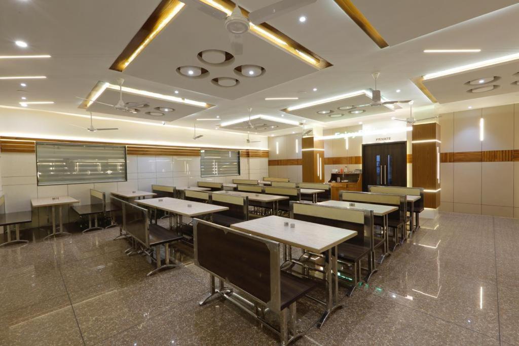 Hotel Decent Unjha Exterior photo