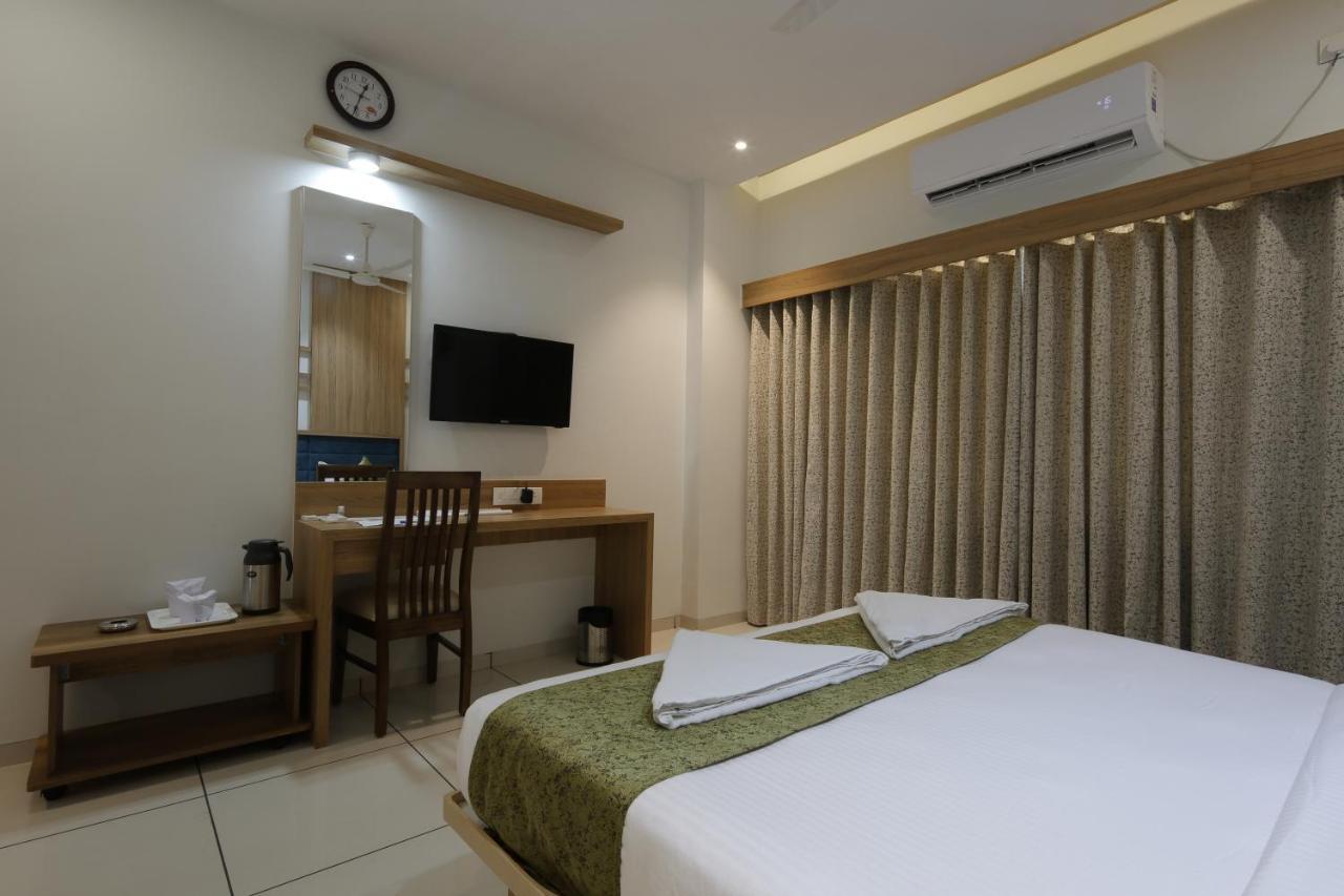 Hotel Decent Unjha Exterior photo