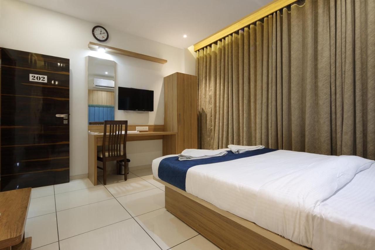 Hotel Decent Unjha Exterior photo