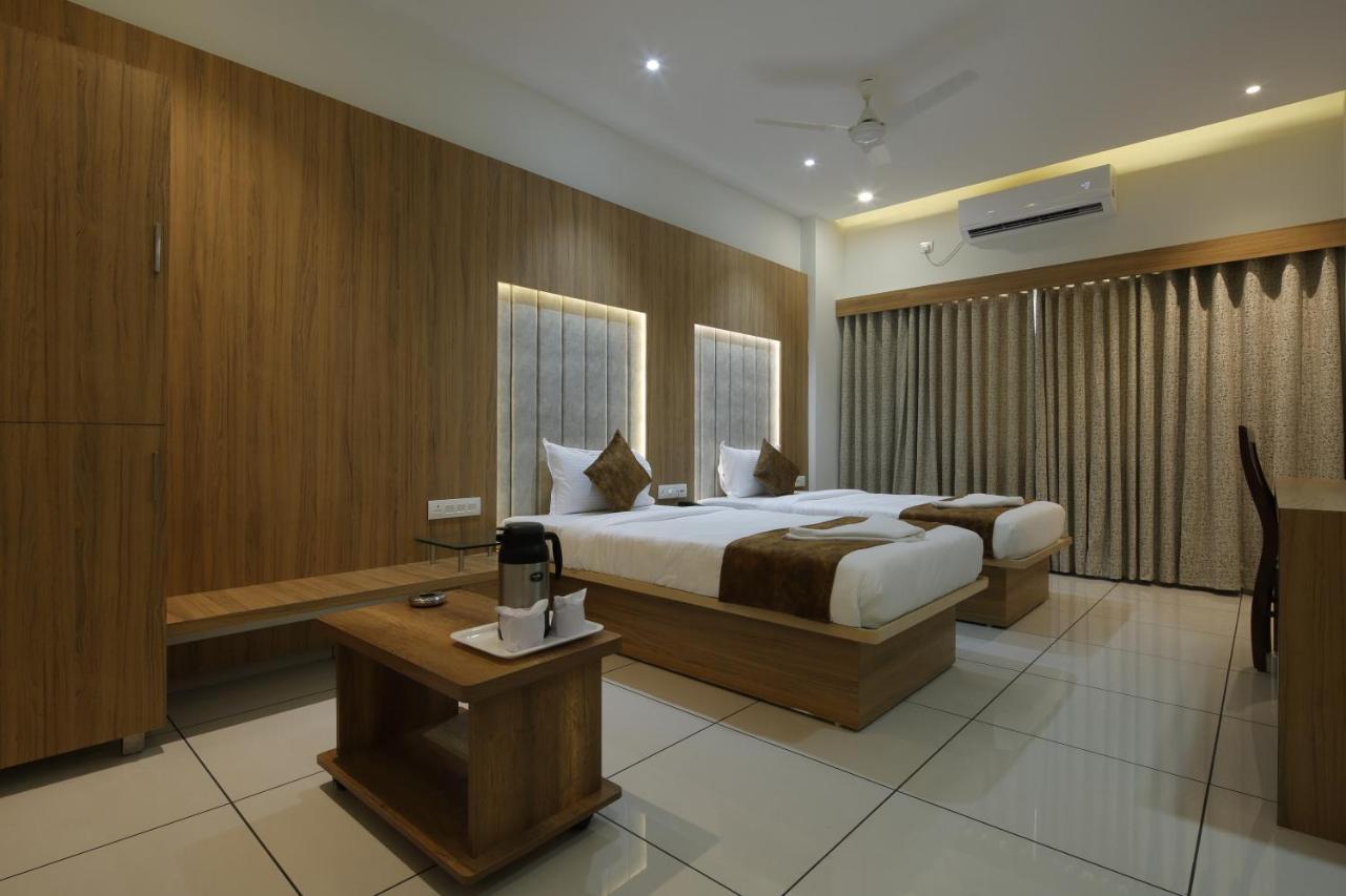 Hotel Decent Unjha Exterior photo