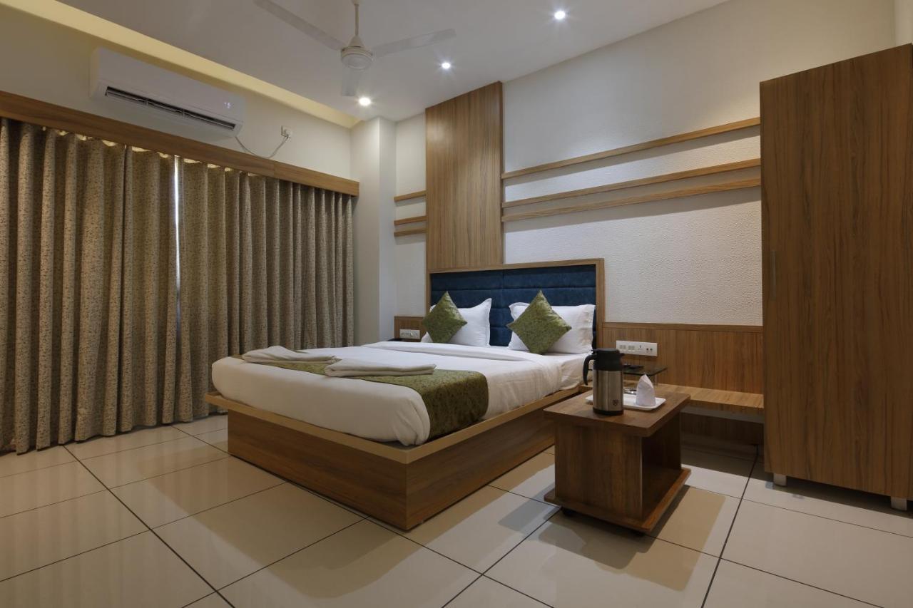 Hotel Decent Unjha Exterior photo